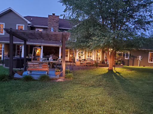 Lodge «The Farmhouse Inn», reviews and photos, 108 W Swan St, Centerville, TN 37033, USA