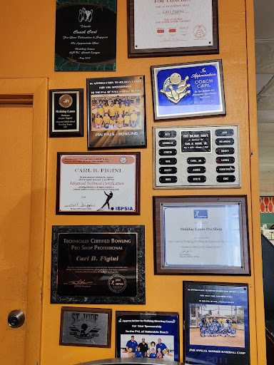 Bowling Alley «Holiday Bowling Center & Sports Bar», reviews and photos, 106 E Pembroke Rd, Hallandale Beach, FL 33009, USA