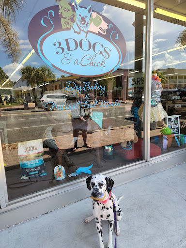 3 Dogs and a Chick, 130 Miracle Strip Pkwy SE, Fort Walton Beach, FL 32548, USA, 