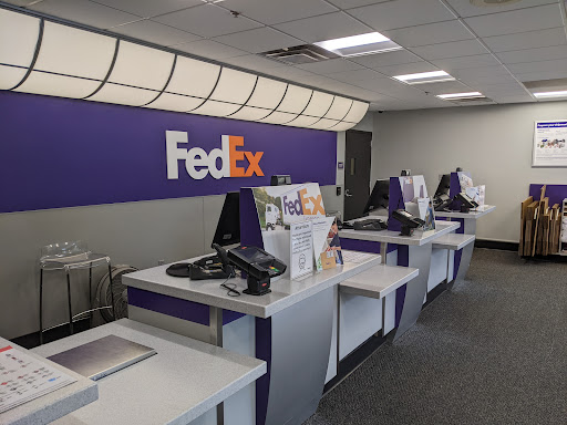 Shipping and Mailing Service «FedEx Ship Center», reviews and photos, 10601 Murdock Dr, Knoxville, TN 37932, USA