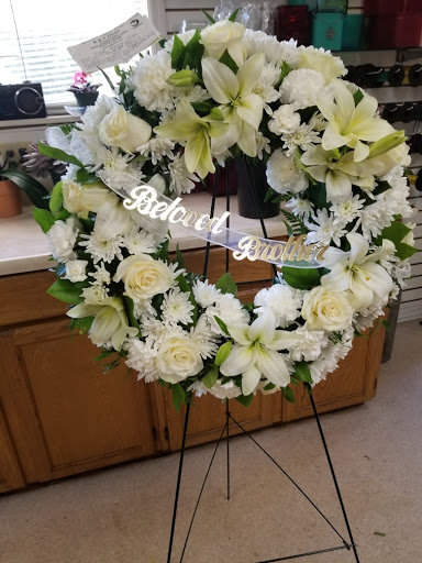 Florist «K & V Florist», reviews and photos, 23 Fee Fee Rd, Maryland Heights, MO 63043, USA