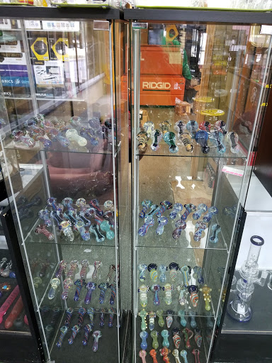 Tobacco Shop «Shorewood Tobacco & Cigar», reviews and photos, 720 Cottage St, Shorewood, IL 60404, USA