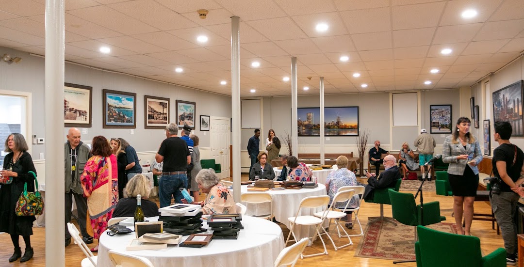 Beacon Photo & Frame