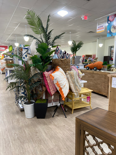 Department Store «T.J. Maxx & HomeGoods», reviews and photos, 221 N West End Blvd, Quakertown, PA 18951, USA