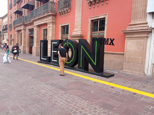 Letras de LEÓN