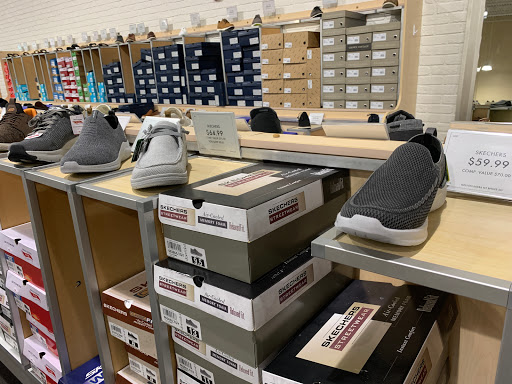 Shoe Store «DSW Designer Shoe Warehouse», reviews and photos, 1300 Huguenot Rd, Midlothian, VA 23113, USA