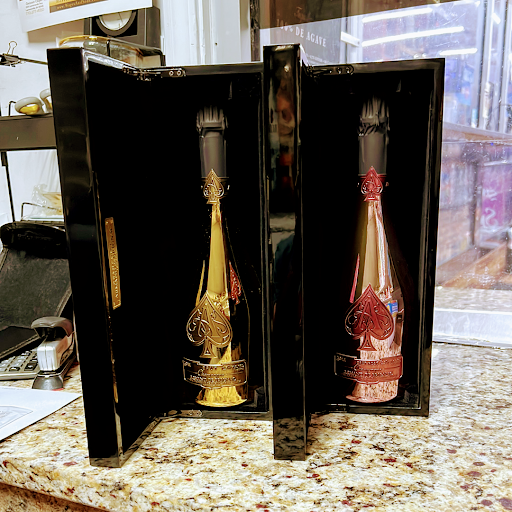 Liquor Store «D & M Liquor Store», reviews and photos, 595 Ralph David Abernathy Blvd, Atlanta, GA 30312, USA