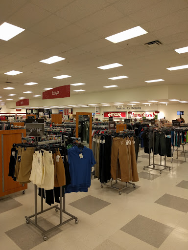 Department Store «T.J. Maxx and HomeGoods», reviews and photos, 7349 Lemont Rd, Downers Grove, IL 60516, USA