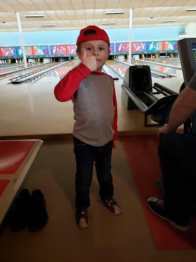 Bowling Alley «Oregon Trail Lanes», reviews and photos, 735 S Columbia River Hwy, St Helens, OR 97051, USA