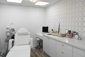 Revive Cosmetics Clinic image