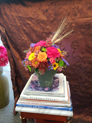 Florist «Seasons Florist», reviews and photos, 443 N Church St, Hendersonville, NC 28792, USA