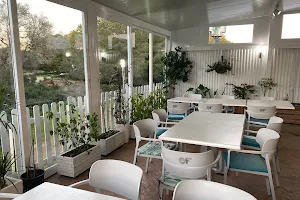 La Cafetería image