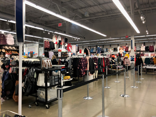 Clothing Store «Old Navy», reviews and photos, 45215 Worth Ave, California, MD 20619, USA