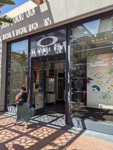 Sunglasses Store «Oakley Store», reviews and photos, 654 Spectrum Center Dr, Irvine, CA 92618, USA