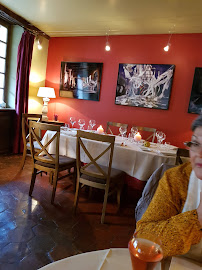 Atmosphère du Restaurant français La Toque Blanche à Les Mesnuls - n°5