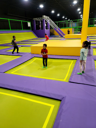 Shopping Mall «Putnam Place Shopping Center», reviews and photos, 1245 Dixwell Ave, Hamden, CT 06514, USA