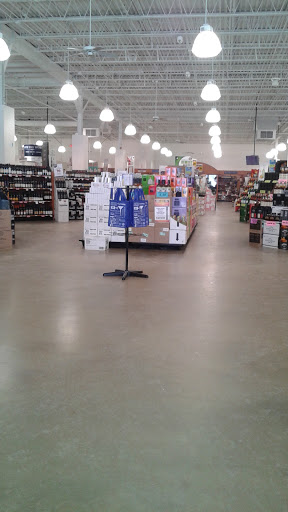 State Liquor Store «NH Liquor & Wine Outlet», reviews and photos, 92 Cluff Crossing Rd, Salem, NH 03079, USA