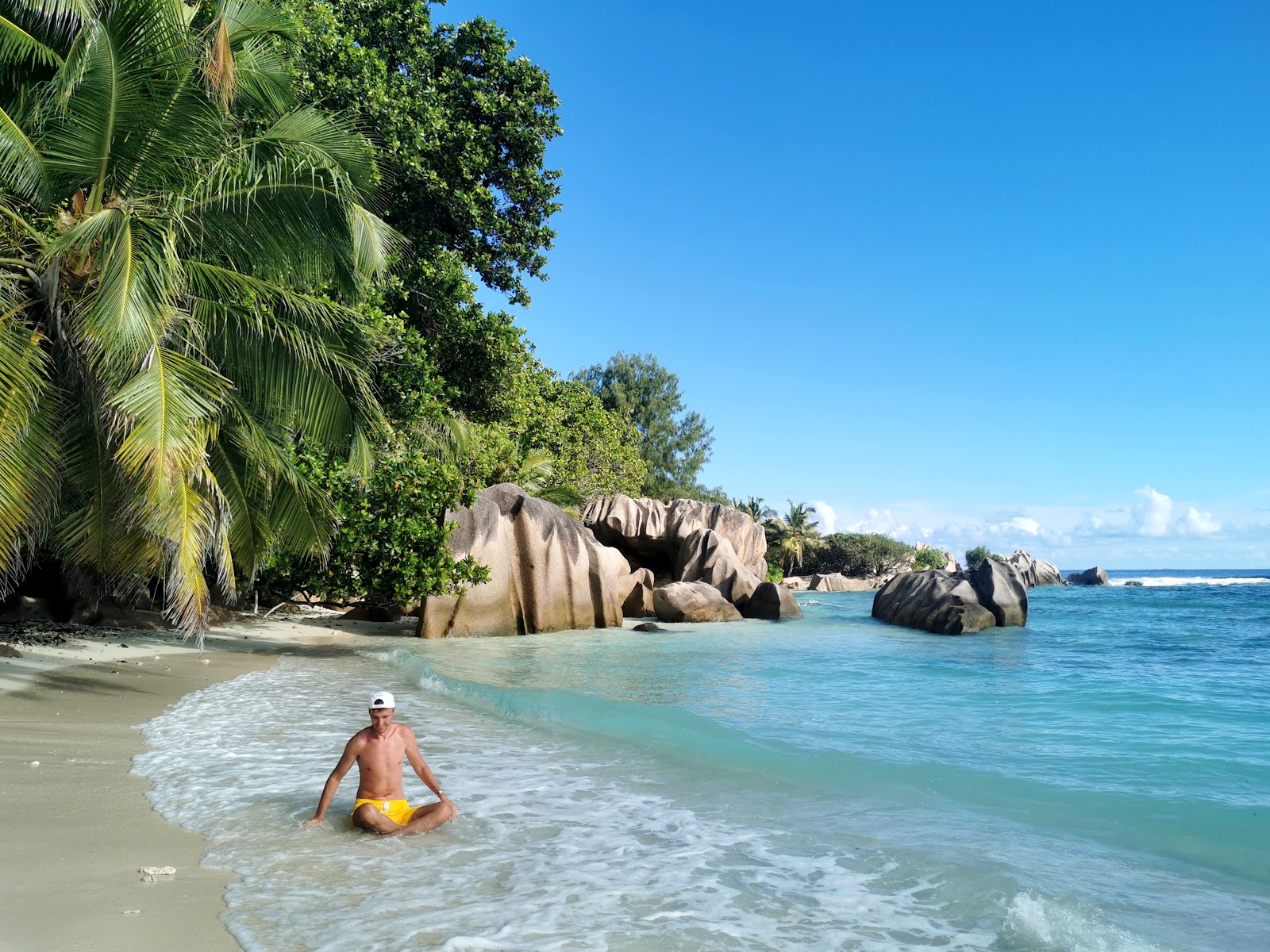 Foto de Anse Pierrot Beach com areia bege superfície