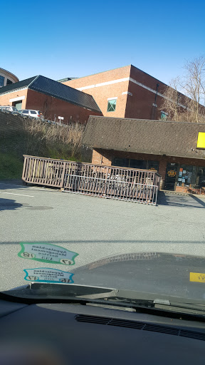 Bar & Grill «River Street Ale House», reviews and photos, 957 Rivers St, Boone, NC 28607, USA