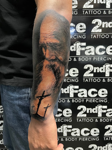 2nd Face Tattoo & Body Piercing - Studio de tatuaje