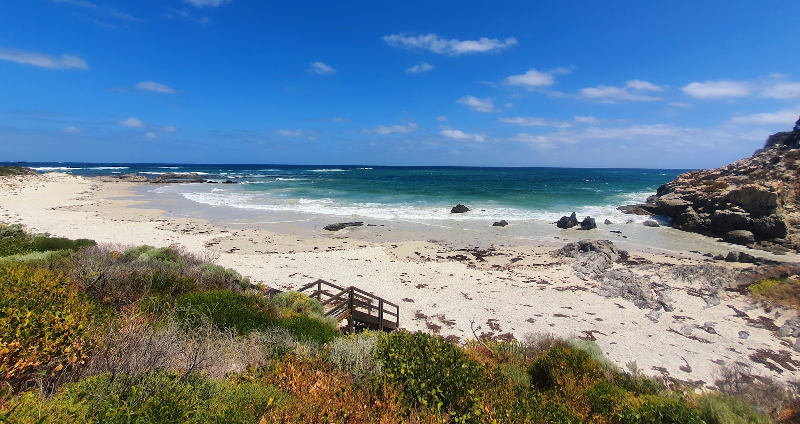 Foto di Four Mile Beach - luogo popolare tra gli intenditori del relax
