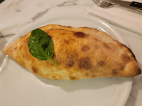 Calzone du Restaurant italien AVE Pizza Romana à Paris - n°7