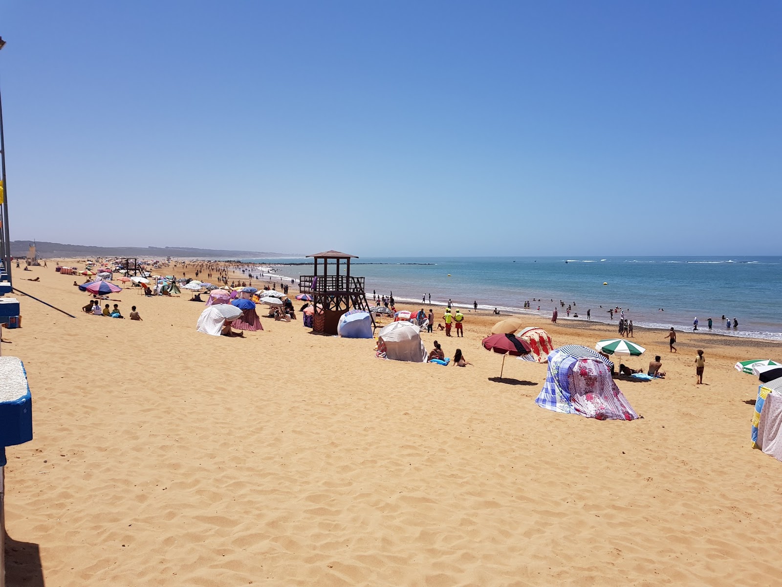 Foto von Souiria Beach mit feiner beiger sand Oberfläche