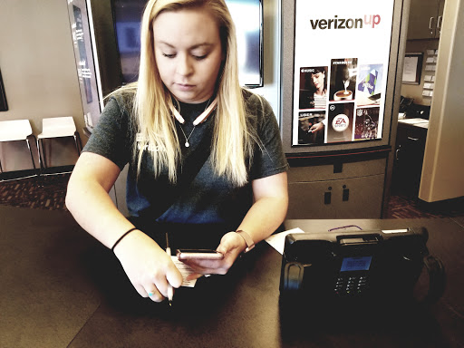 Cell Phone Store «Verizon», reviews and photos, 1805 S Loop 288, Denton, TX 76205, USA