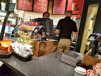 Atmosphère du Restaurant servant le petit-déjeuner Starbucks à Paris - n°8