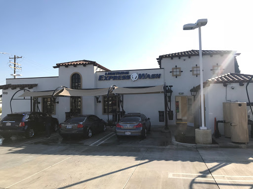 Lightning Express Wash en La Habra