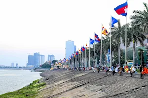 Sisowath Riverside Park image