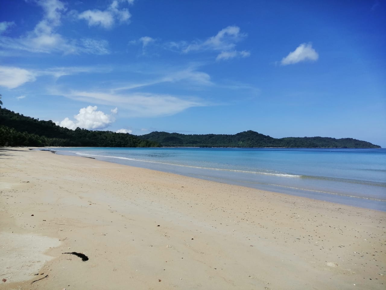 Zdjęcie Lumindas Beach z powierzchnią beżowy piasek