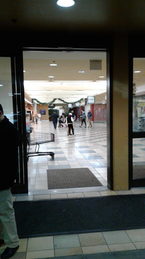 Shopping Mall «North Point Centre», reviews and photos, 320 Bay St, San Francisco, CA 94133, USA