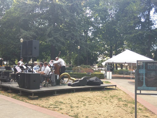 Park «Holladay Park», reviews and photos, NE Holladay St & NE 11th Ave, Portland, OR 97232, USA