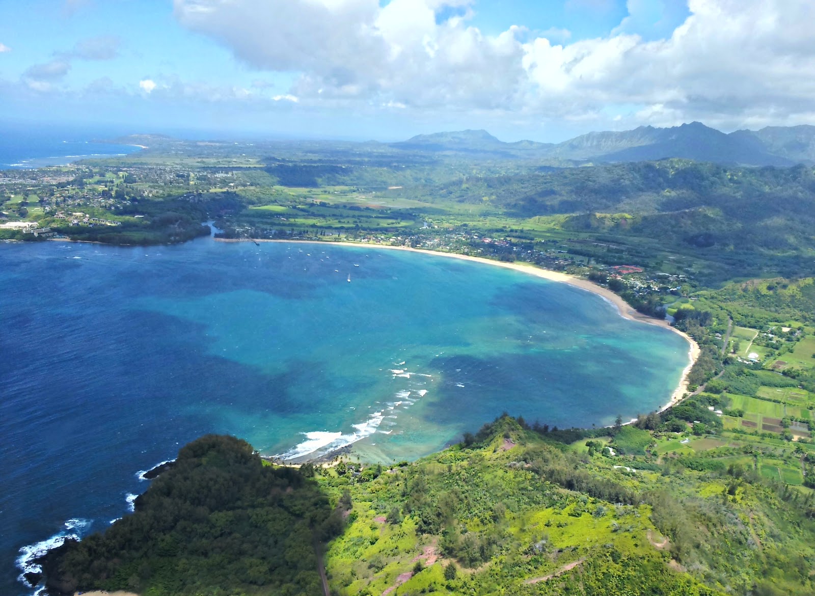 Photo de Hanalei Beach - endroit populaire parmi les connaisseurs de la détente
