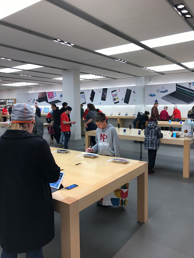 Computer Store «Apple Mall of America», reviews and photos, 132 South Avenue, Bloomington, MN 55425, USA