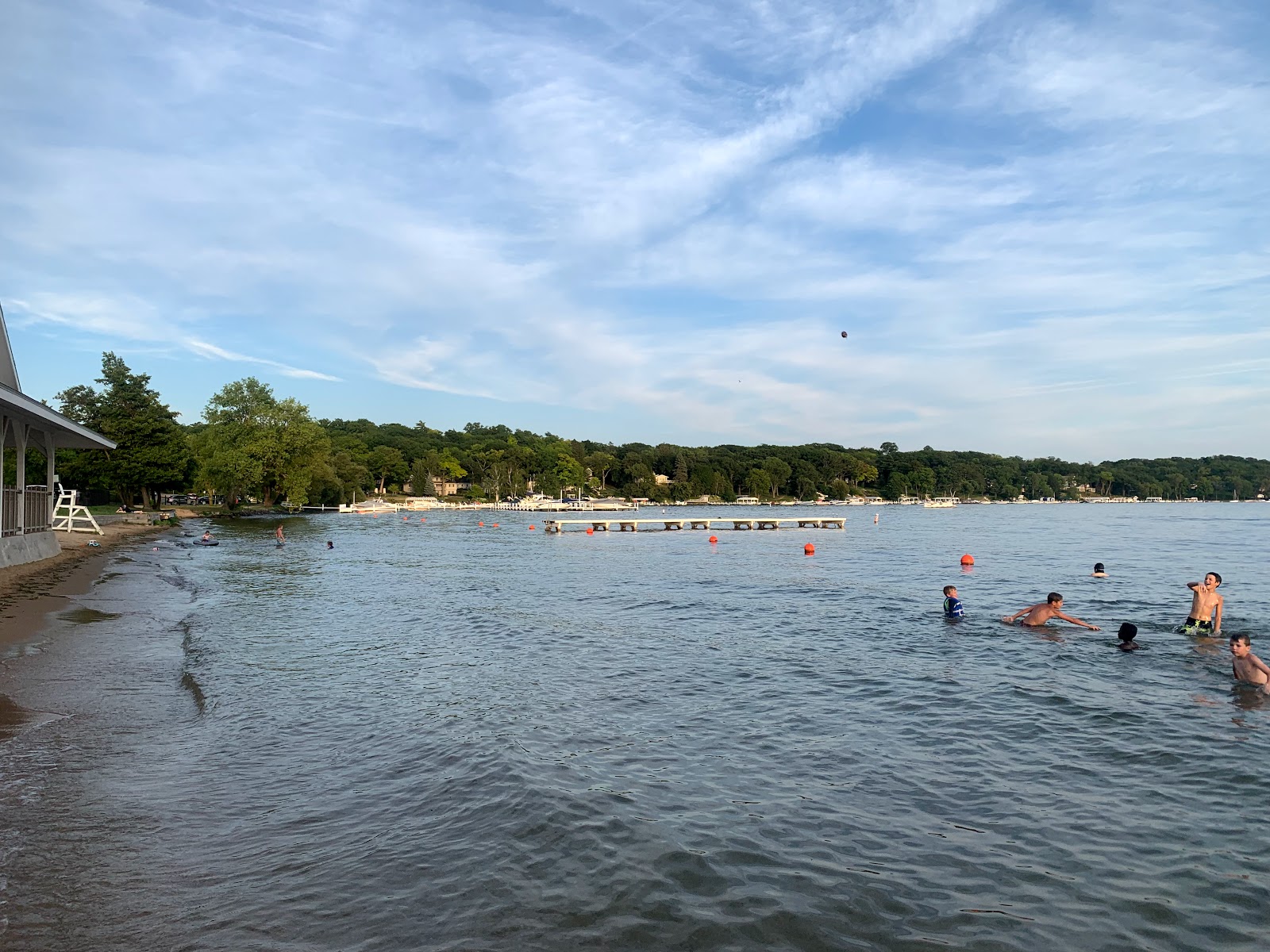 Williams Bay Beach'in fotoğrafı ve yerleşim