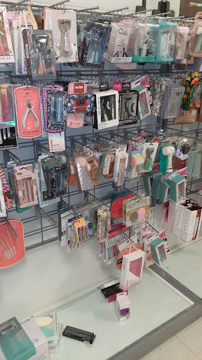 Department Store «T.J. Maxx», reviews and photos, 1300 Shingle Creek Xing, Brooklyn Center, MN 55430, USA