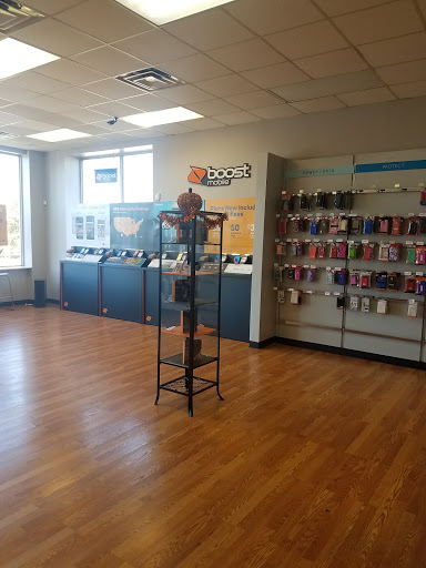 Telecommunications Service Provider «Boost Mobile Store by Warsaw Wireless - Kenard», reviews and photos, 4770 Kenard Ave, Cincinnati, OH 45232, USA