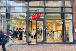 H&M image