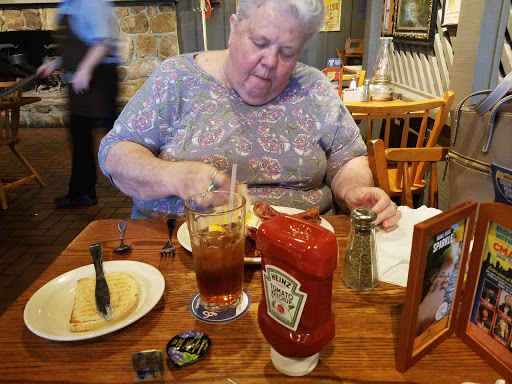American Restaurant «Cracker Barrel Old Country Store», reviews and photos, 1162 Wayne Ave, Chambersburg, PA 17202, USA