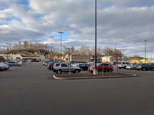 Outdoor Sports Store «Sierra Trading Post», reviews and photos, 67 Newtown Rd #18, Danbury, CT 06810, USA