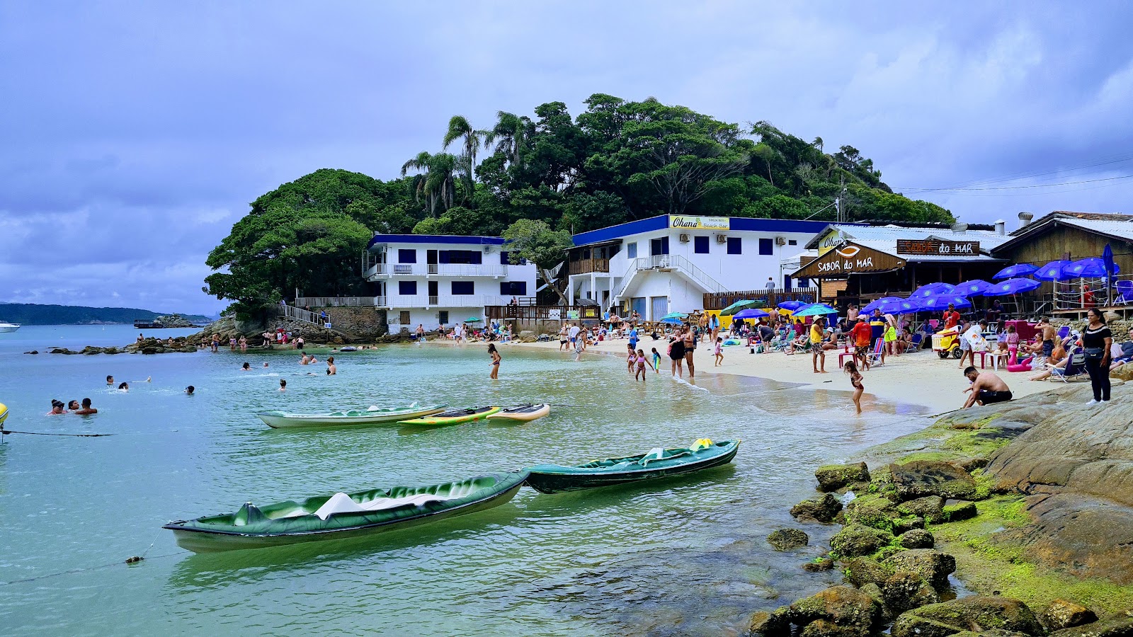 Foto de Praia da Sepultura - bom local amigável para animais de estimação para férias