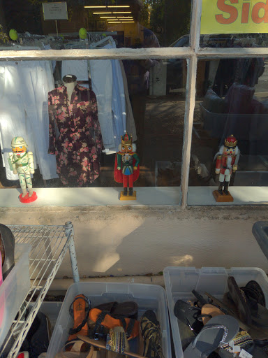 Thrift Store «Tri Valley Haven Thrift Store», reviews and photos, 116 N L St, Livermore, CA 94550, USA