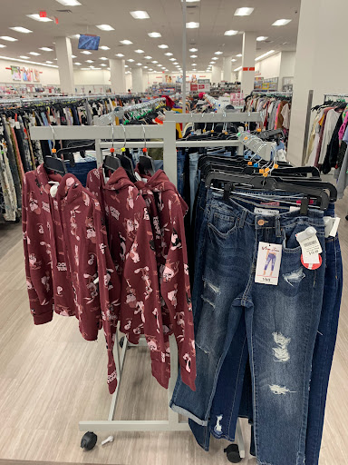 Clothing Store «Burlington Coat Factory», reviews and photos, 275 Main St #4, White Plains, NY 10601, USA