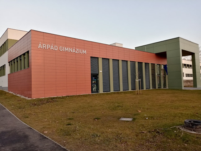 Opinii despre Árpád Gimnázium în Tatabánya - Iskola