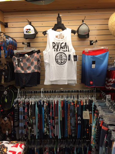 Barber Shop «Harbor Barber & Salon», reviews and photos, 25 Causeway Blvd #6, Clearwater Beach, FL 33767, USA