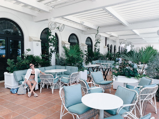 Luxury Hotel «Four Seasons Hotel at The Surf Club, Surfside, Florida», reviews and photos, 9101 Collins Ave, Surfside, FL 33154, USA