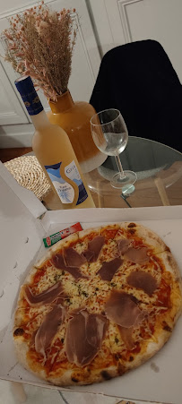 Plats et boissons du Pizzeria La Pizza Ronaldo Trevoux - n°6