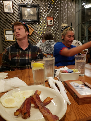 American Restaurant «Cracker Barrel Old Country Store», reviews and photos, 4700 Portsmouth Blvd, Chesapeake, VA 23321, USA